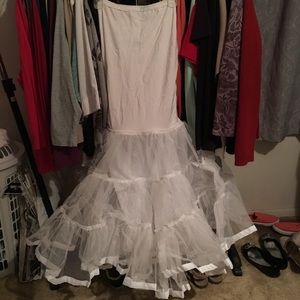 White crinoline